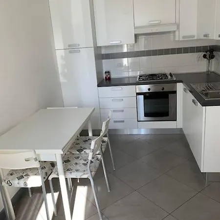 Bilocale Al Piano Terra Apartment *